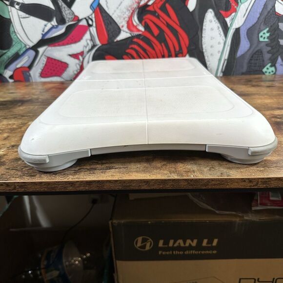 UNTESTED Wii Fit Balance Board ONLY RVL-021 *GREAT CONDITION* *READ CONDITION* - Picture 11 of 16